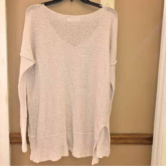 Abercrombie & Fitch V neck Light Knit Sweater Light Pink Cream M/L - Picture 2 of 7